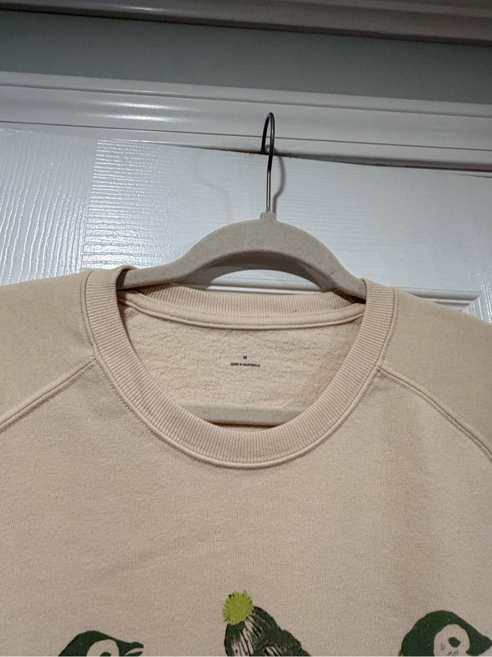 NWOT Maeve Anthropologie Size M Penguin Bow Graphic Sweatshirt Beige Holiday - Picture 5 of 9